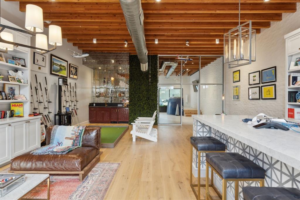 HAMPTON & INDUSTRIAL - Commercial Sale