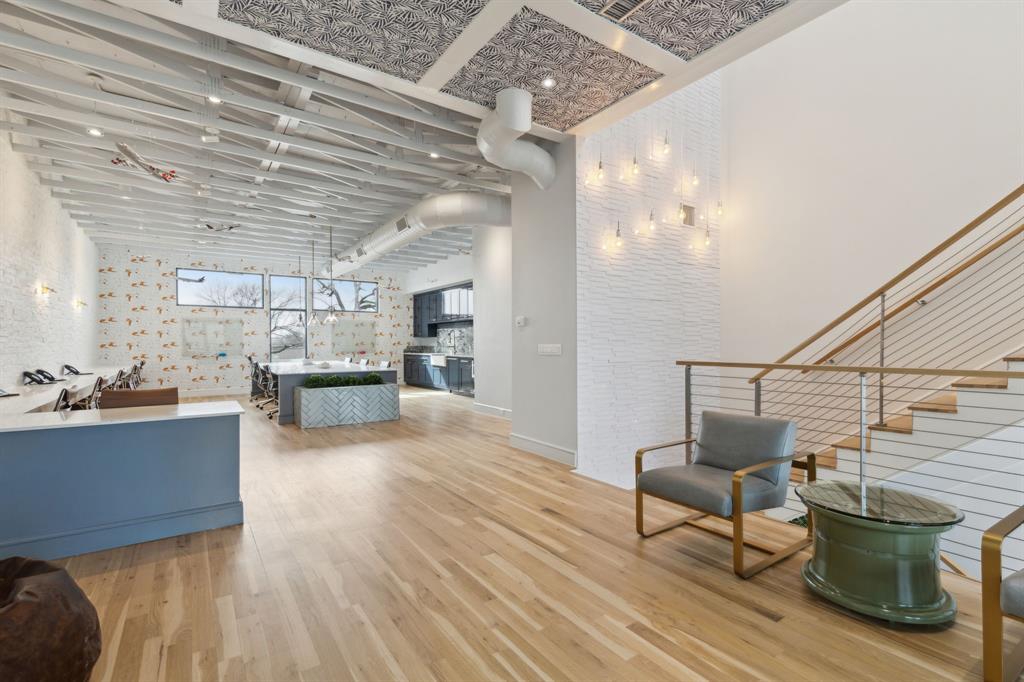 HAMPTON & INDUSTRIAL - Commercial Sale