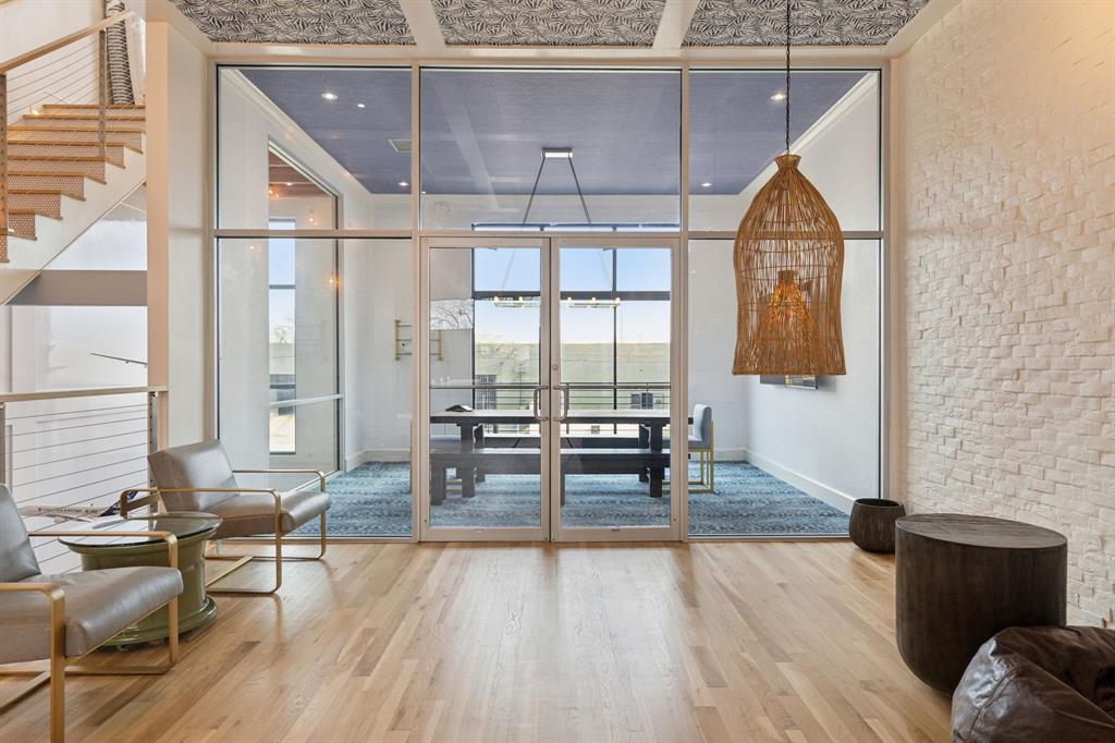 HAMPTON & INDUSTRIAL - Commercial Sale