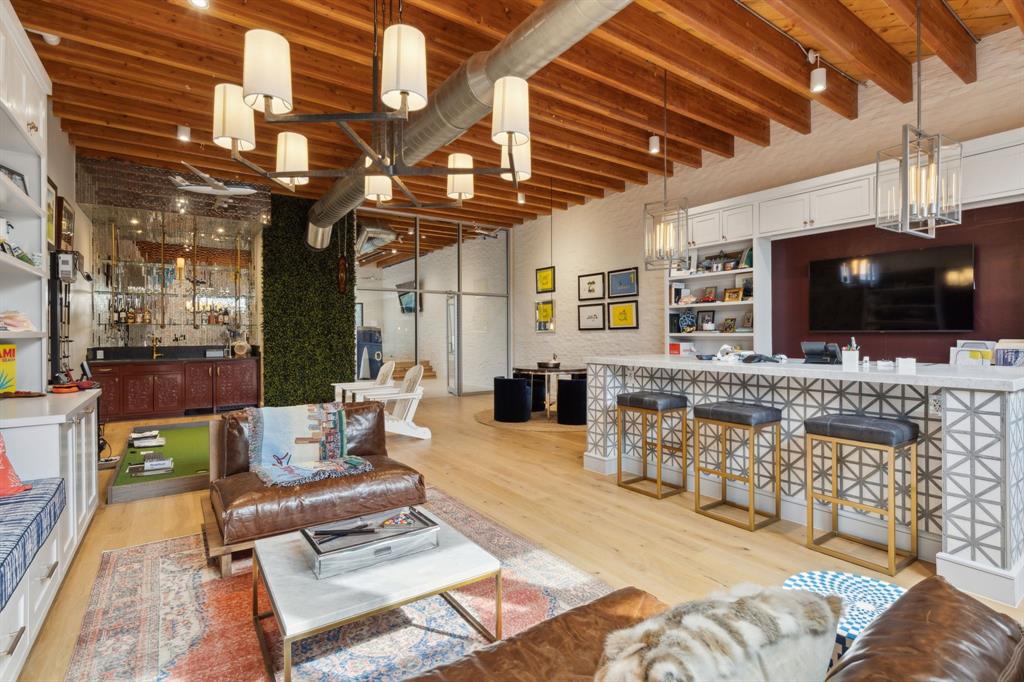 HAMPTON & INDUSTRIAL - Commercial Sale