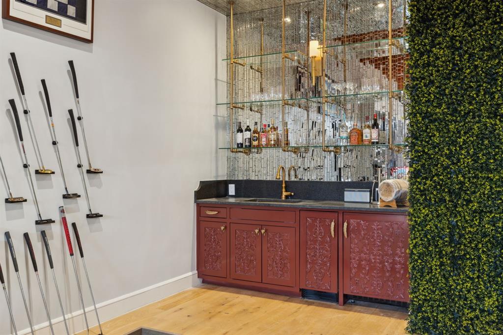 HAMPTON & INDUSTRIAL - Commercial Sale