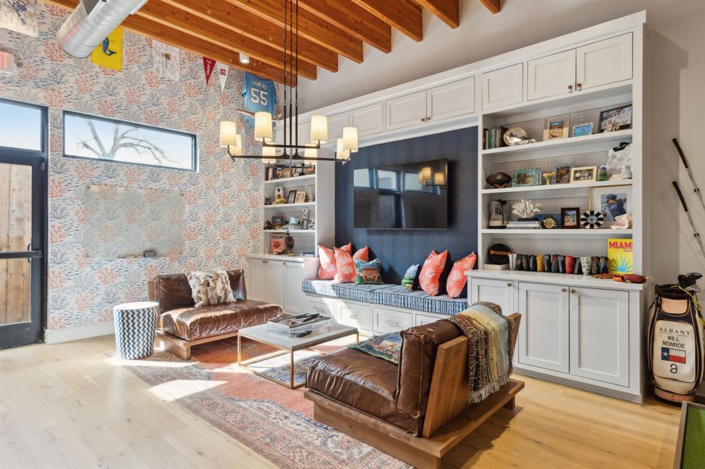 HAMPTON & INDUSTRIAL - Commercial Sale