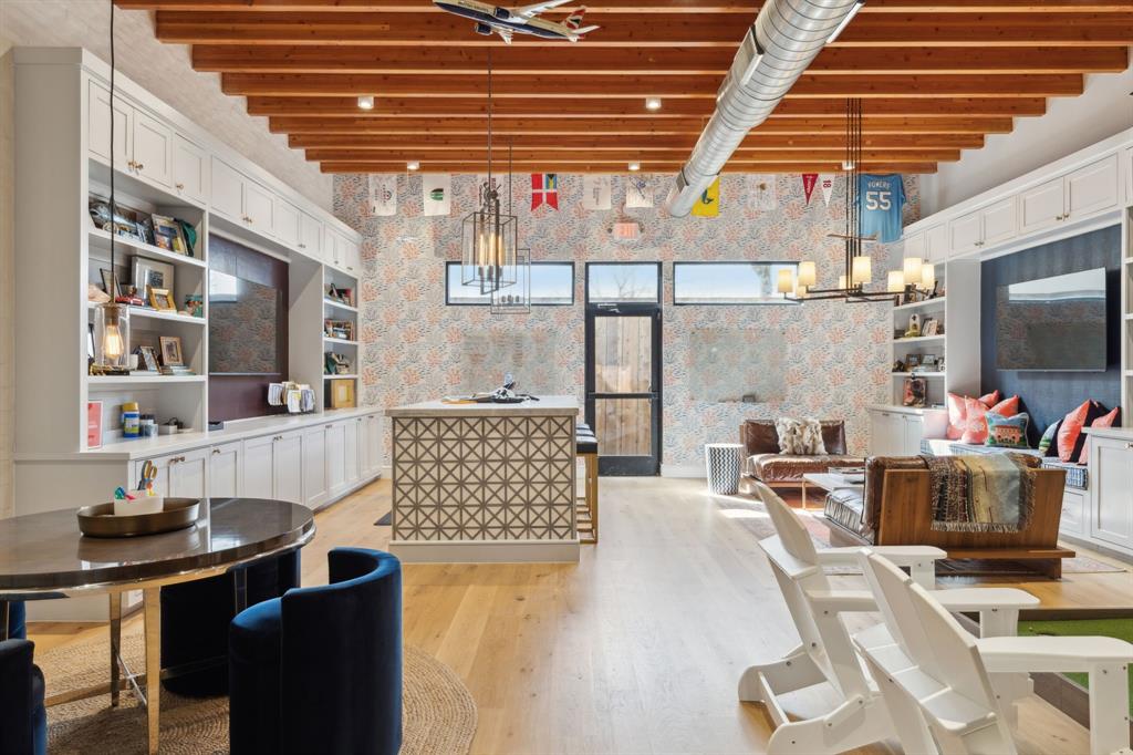 HAMPTON & INDUSTRIAL - Commercial Sale