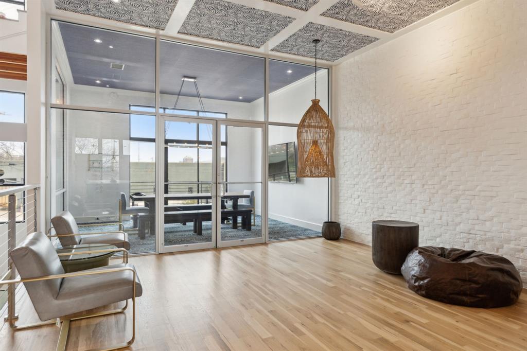 HAMPTON & INDUSTRIAL - Commercial Sale