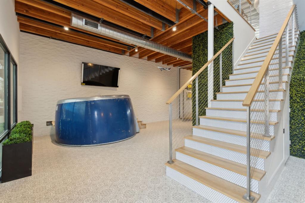 HAMPTON & INDUSTRIAL - Commercial Sale