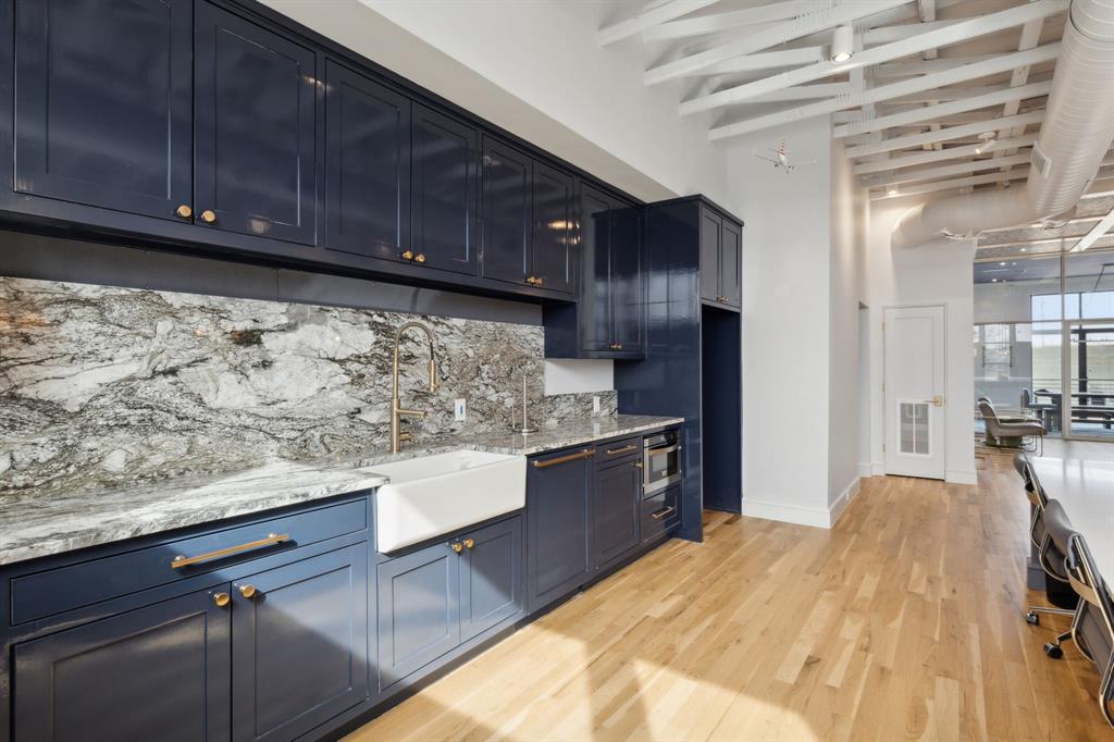 HAMPTON & INDUSTRIAL - Commercial Sale