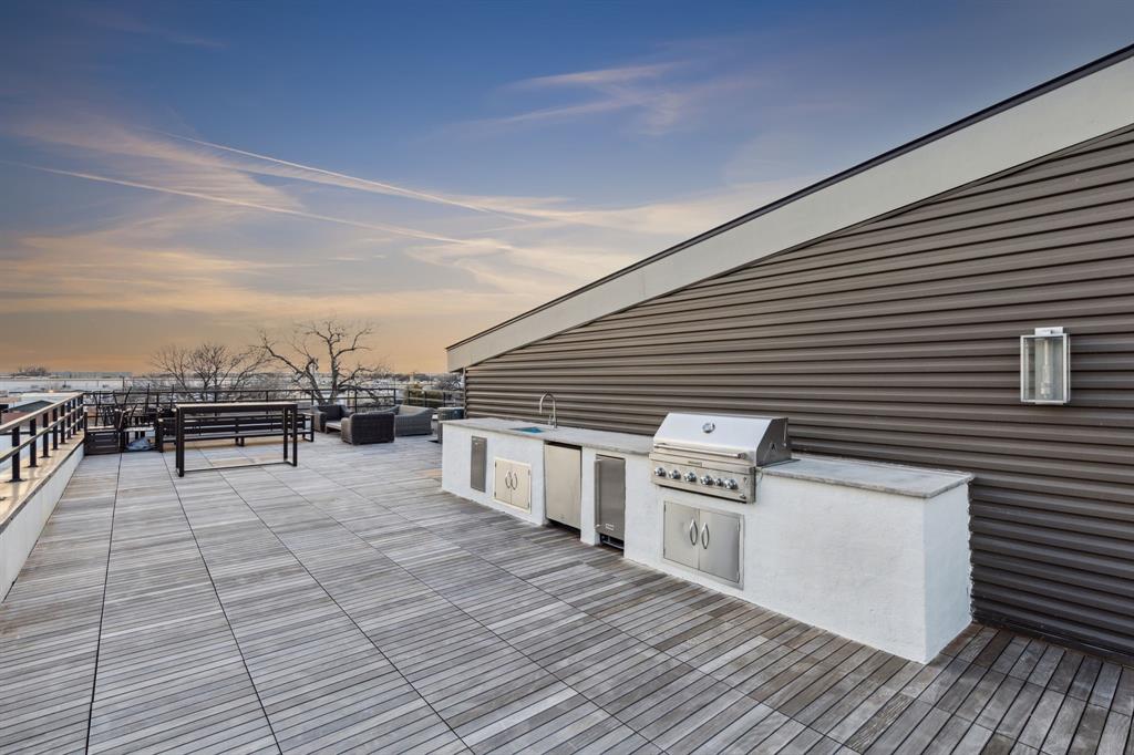 HAMPTON & INDUSTRIAL - Commercial Sale