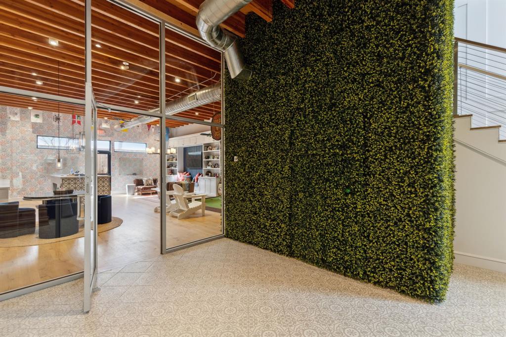 HAMPTON & INDUSTRIAL - Commercial Sale