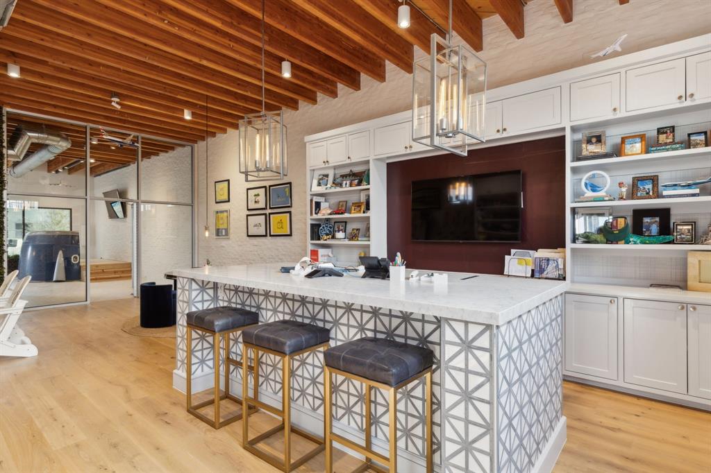 HAMPTON & INDUSTRIAL - Commercial Sale