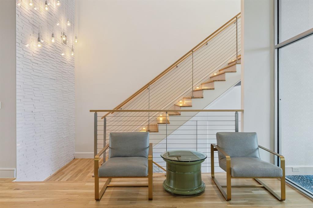 HAMPTON & INDUSTRIAL - Commercial Sale