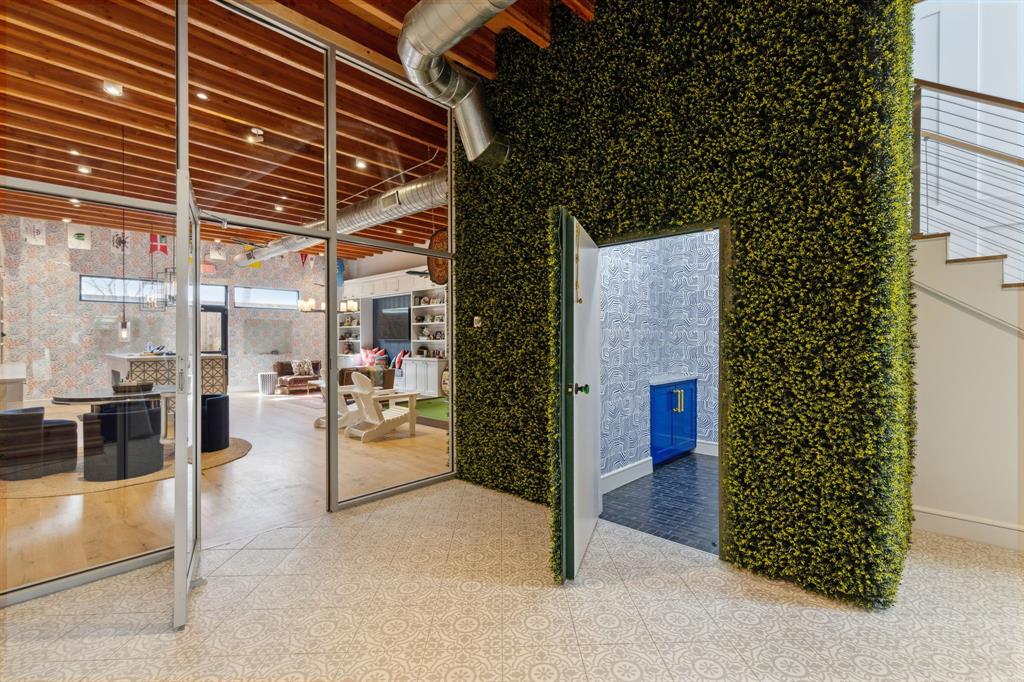 HAMPTON & INDUSTRIAL - Commercial Sale