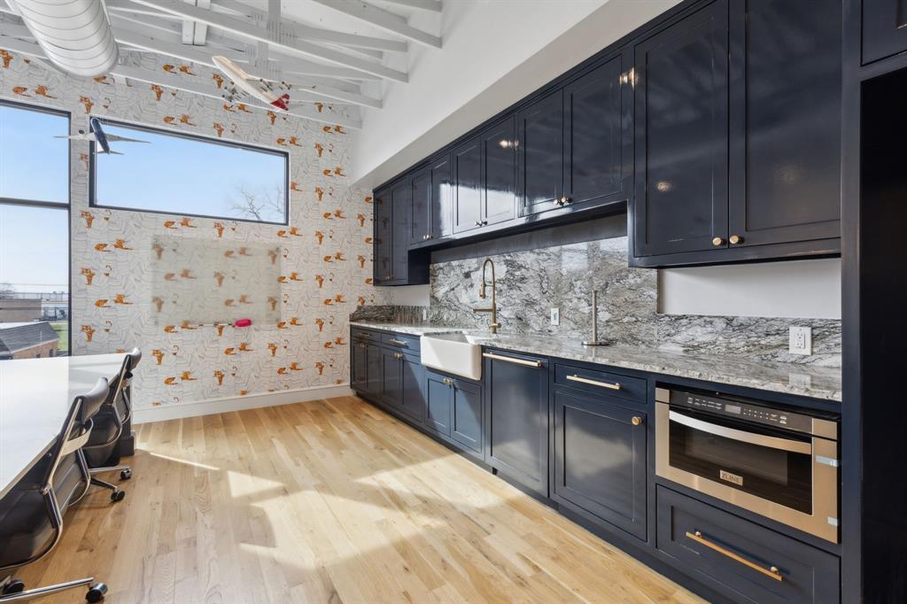 HAMPTON & INDUSTRIAL - Commercial Sale