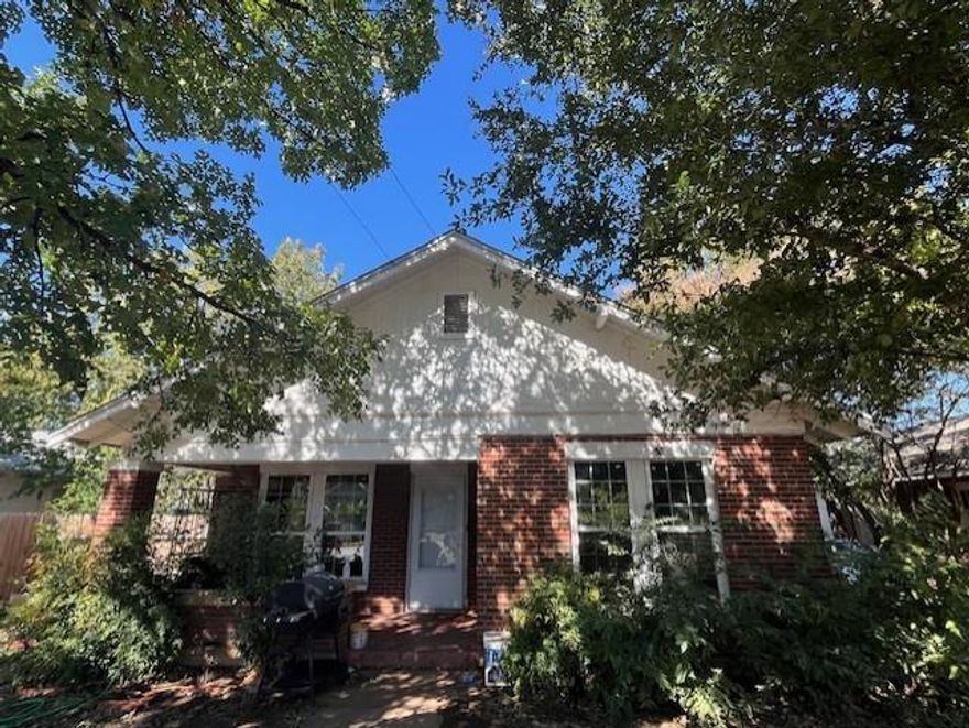 Nice, Craftsman styled 2 bedroom, 1 bath home sitting on a good lot just over a block from Coggin Elementary.  The red brick exterior is in very good shape with newer, double paned windows throughout.  This home has a nice layout with an oversized formal dining area and a utility room off of the kitchen.  This home nice sized rooms, a good back yard, CH-A, and has been priced to move so don't wait around.