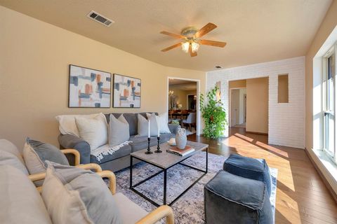 1761 Cynthia Lane Hurst TX 76054