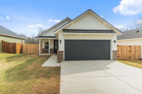 Tiny photo for 410 Matthew Street, Hillsboro, TX 76645 (MLS # 21201223)