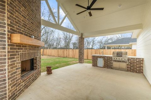 Tiny photo for 410 Matthew Street, Hillsboro, TX 76645 (MLS # 21201223)