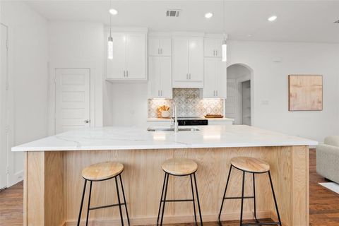 Tiny photo for 410 Matthew Street, Hillsboro, TX 76645 (MLS # 21201223)