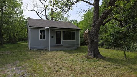 Photo of 106 S Wilson Street, Ladonia, TX 75449 (MLS # 21227123)