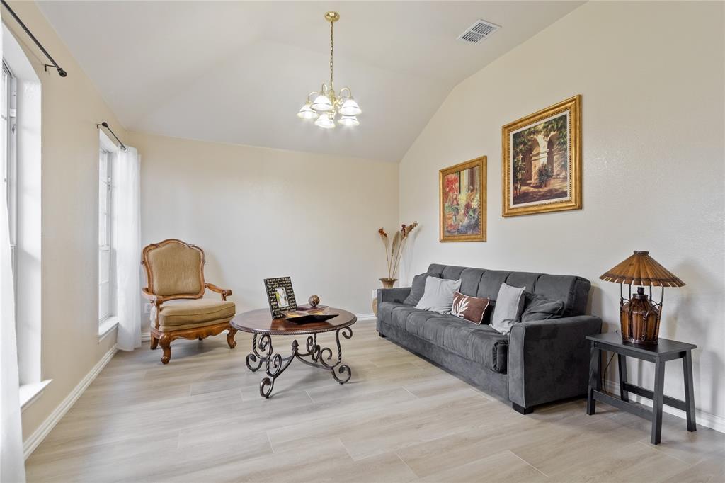 2779 Sunvalley Drive