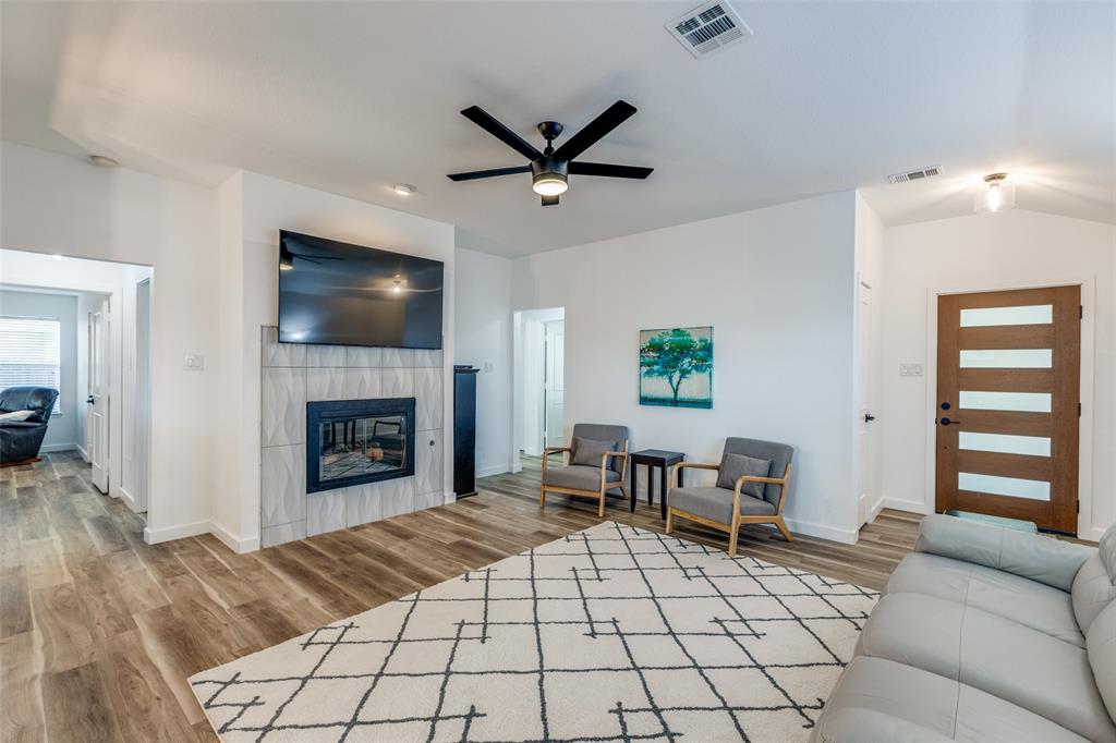 2114 Wisteria Way