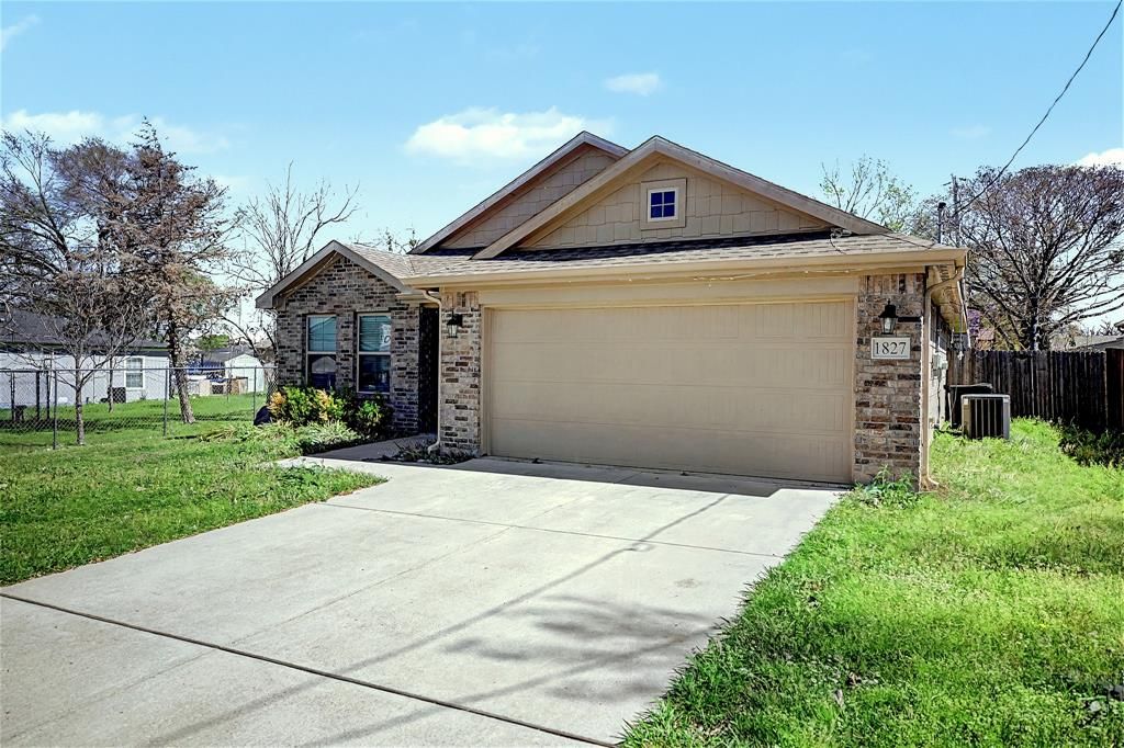 Photo of 1827 College Street, Greenville, TX 75401 (MLS # 21215230)