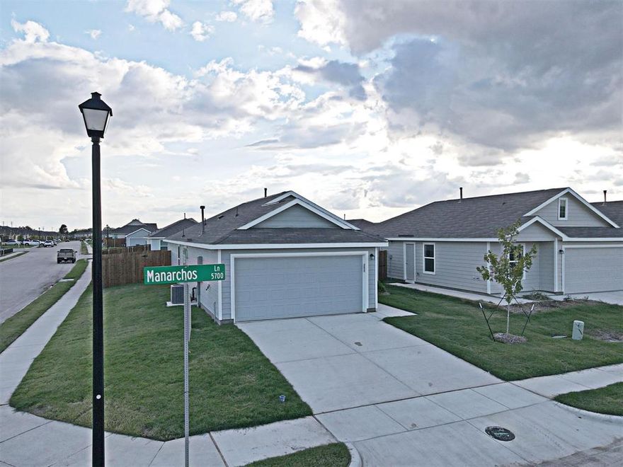 A commuters dream just off the highway 30 minutes easy of Downtown Dallas, This practically new open floorplan 3 bed 2 bath house is ready for you to call home. Fresh paint and laminate flooring in bedrooms.