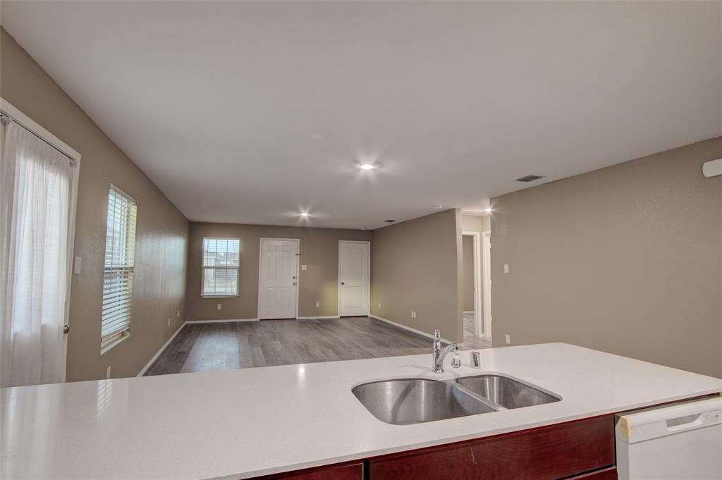 Trinity Xing Ph 5b - Residential Lease