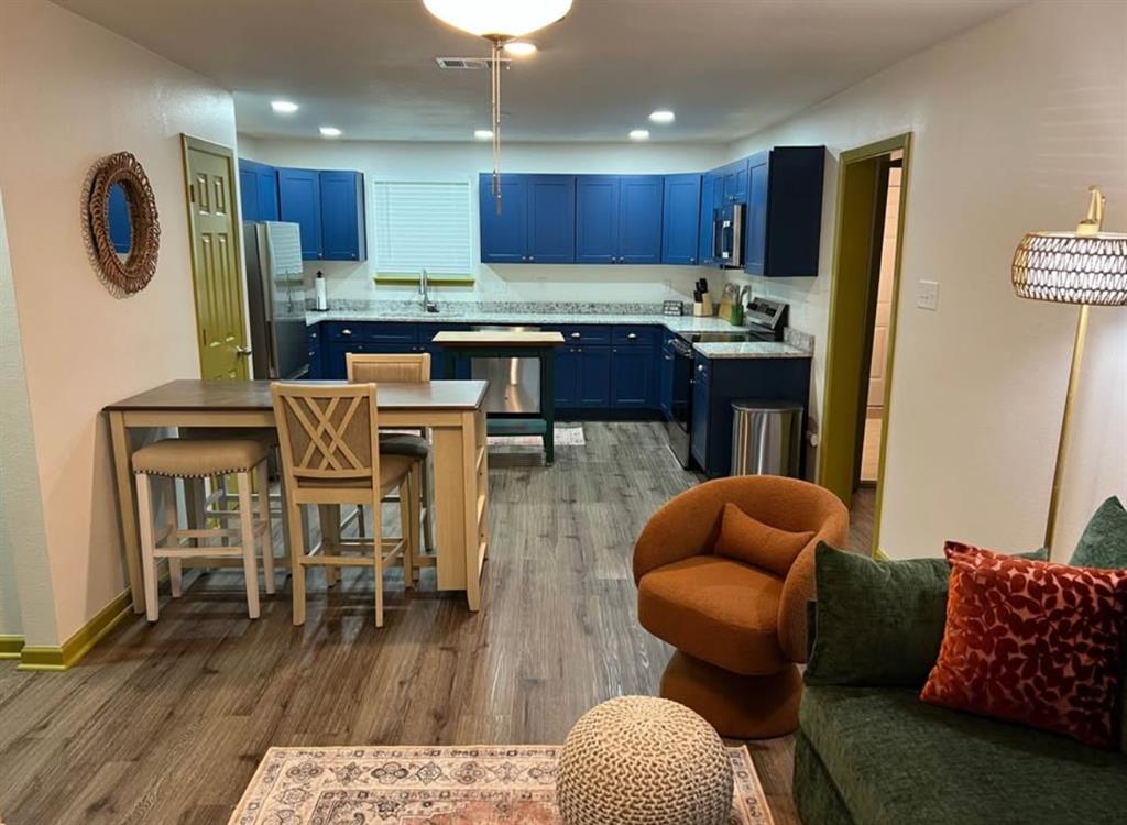 1003 E Columbia Street