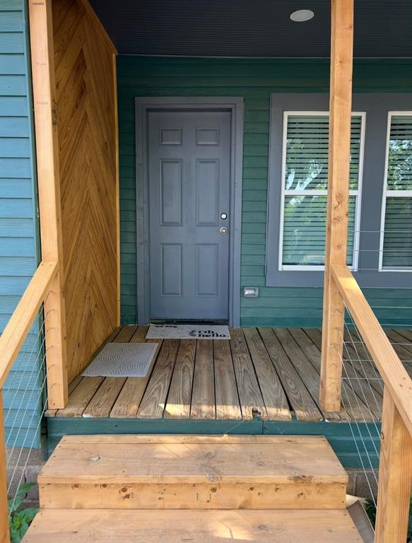 1003 E Columbia Street