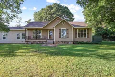 Photo of 1045 Middle Road, Denison, TX 75021 (MLS # 21290581)