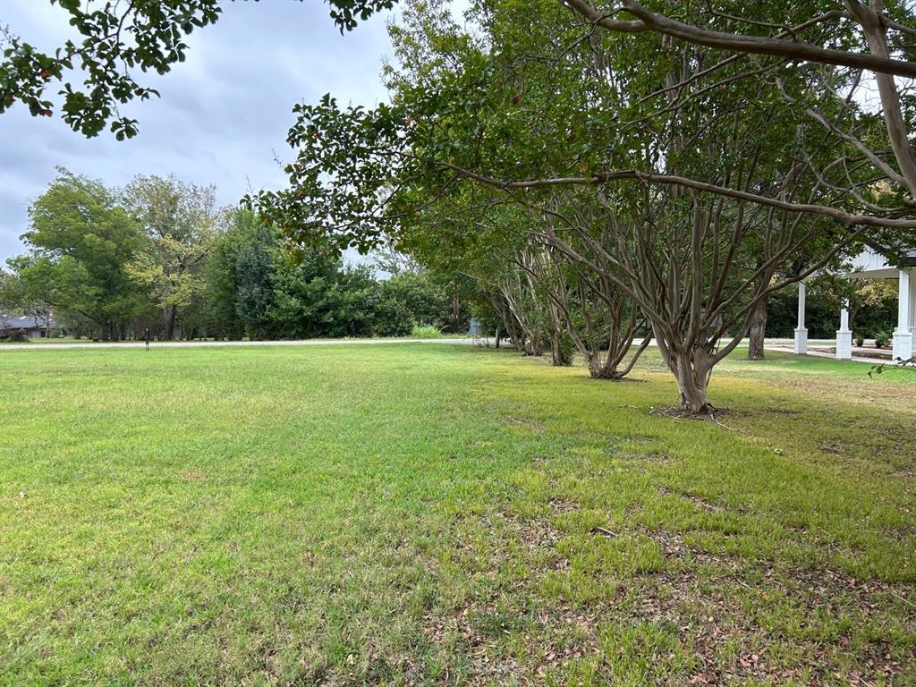 Whispering Oaks - Land