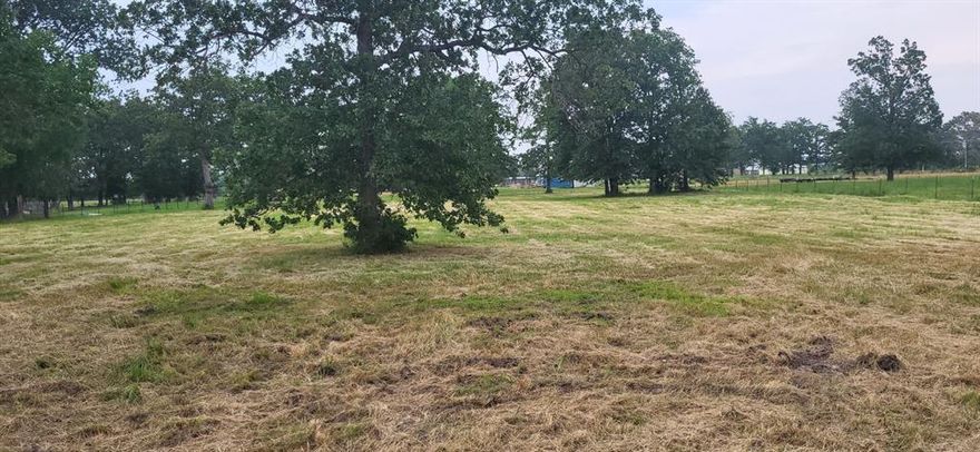 Near Yantis and Lake Fork. Great location on this 1.4 acre tract with some beautiful oak trees. Mobile homes are allowed if not more than 10 years old when placed on this tract or build your new home!