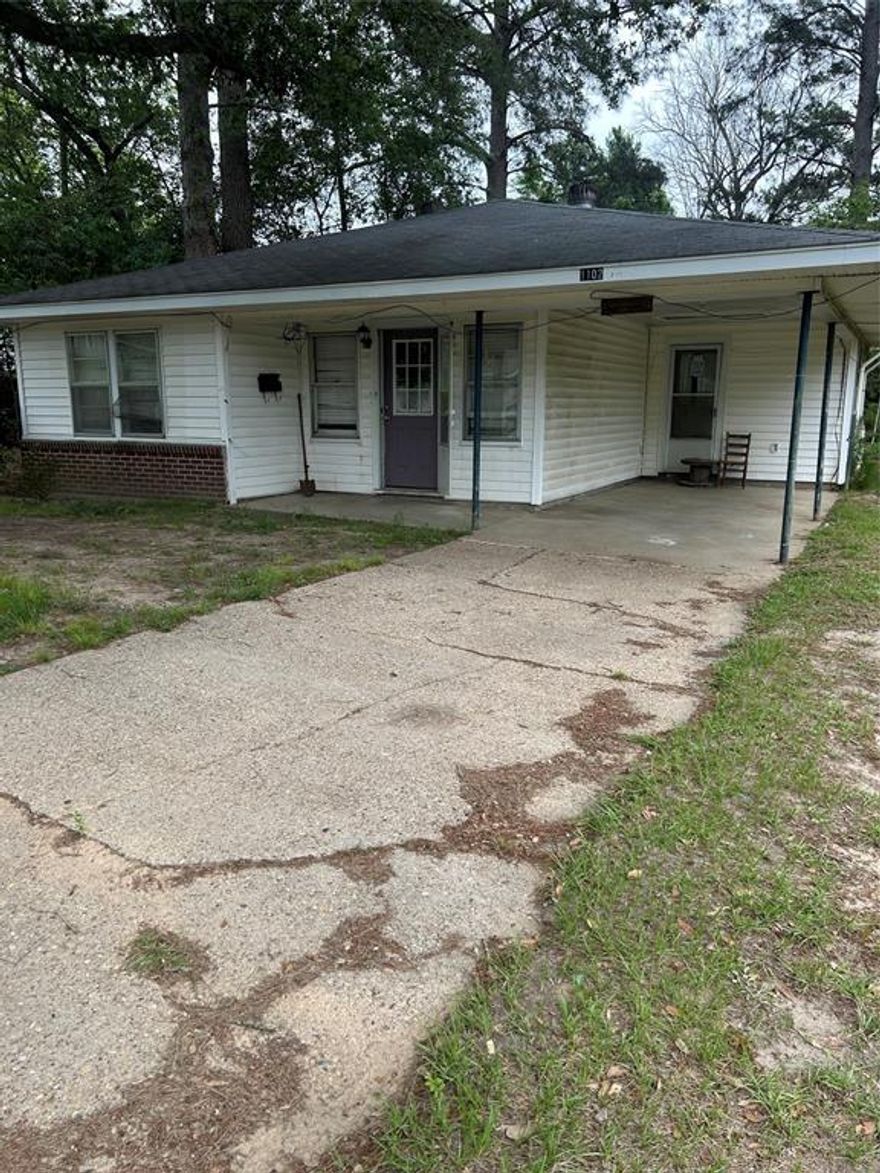 GREAT OPPORTUNITY TO UPDATE AND ADD VALUE. THIS HOME PRIMARILY NEEDS FLOORING AND COSMETIC UPDATES, OFFERING STRONG POTENTIAL FOR YOU TO MAKE IT YOUR OWN. PROPERTY IS BEING SOLD AS IS. UTILITIES ARE CURRENTLY OFF AND WILL NOT BE TURNED ON FOR INSPECTIONS OR APPRAISALS. IDEAL FOR INVESTORS. ALL INFORMATION BELIEVED TO BE TRUE. BUYER AND BUYERS AGENT TO VERIFY INFORMATION PROVIDED. CASH SALE.