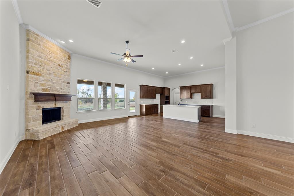 2081 CREEKVIEW Lane