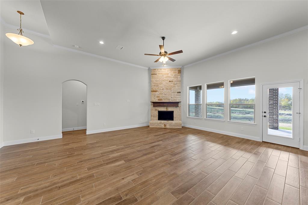 2081 CREEKVIEW Lane