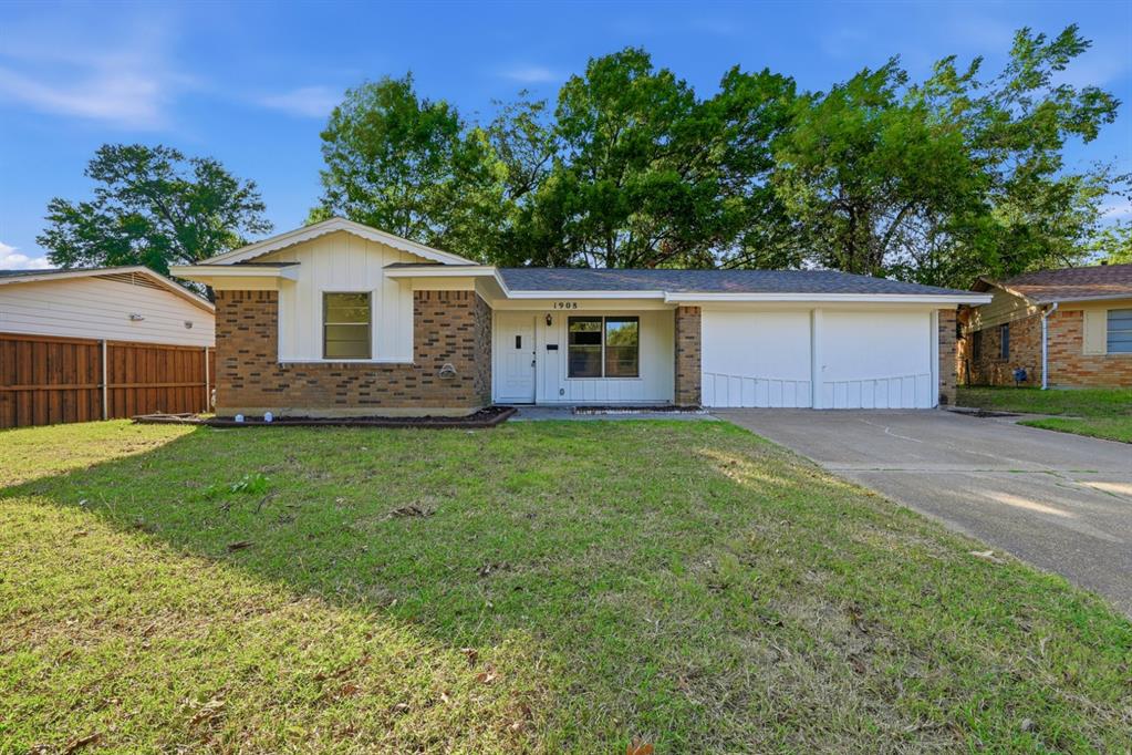 1908 Glencrest Circle