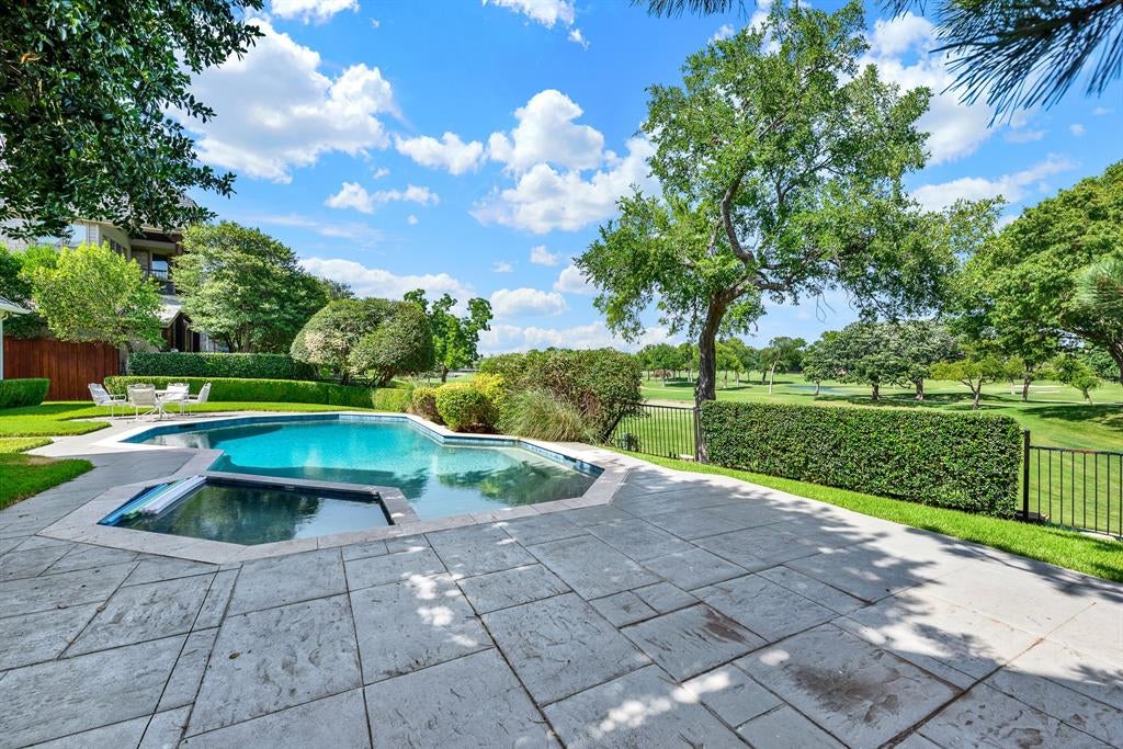 1608 CLIFFVIEW Drive