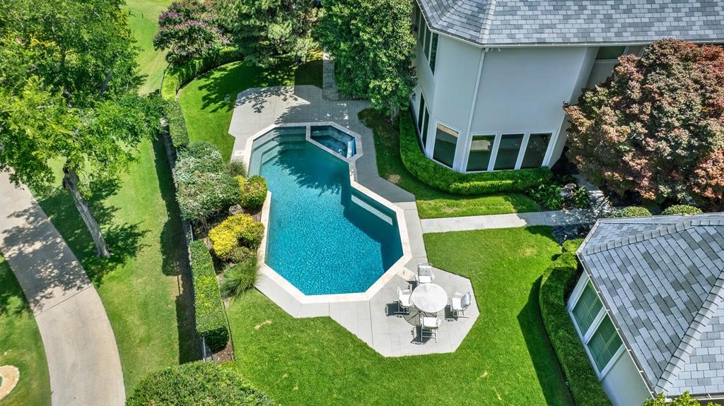 1608 CLIFFVIEW Drive