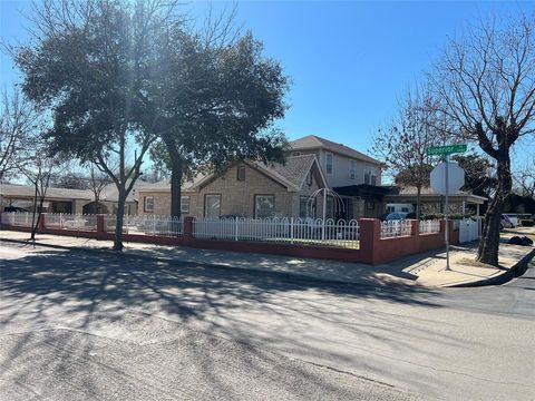 2702 Sharon Street Dallas TX 75211