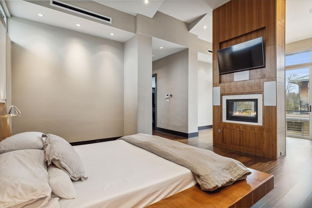 6 Dallas City Bl 6416 - Residential