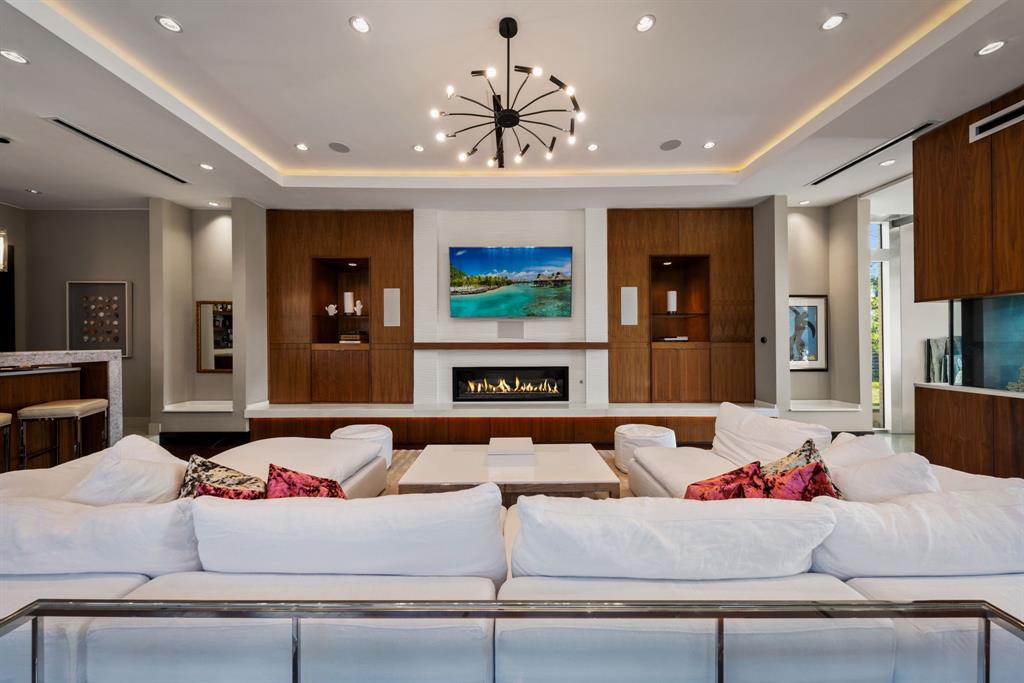 6 Dallas City Bl 6416 - Residential