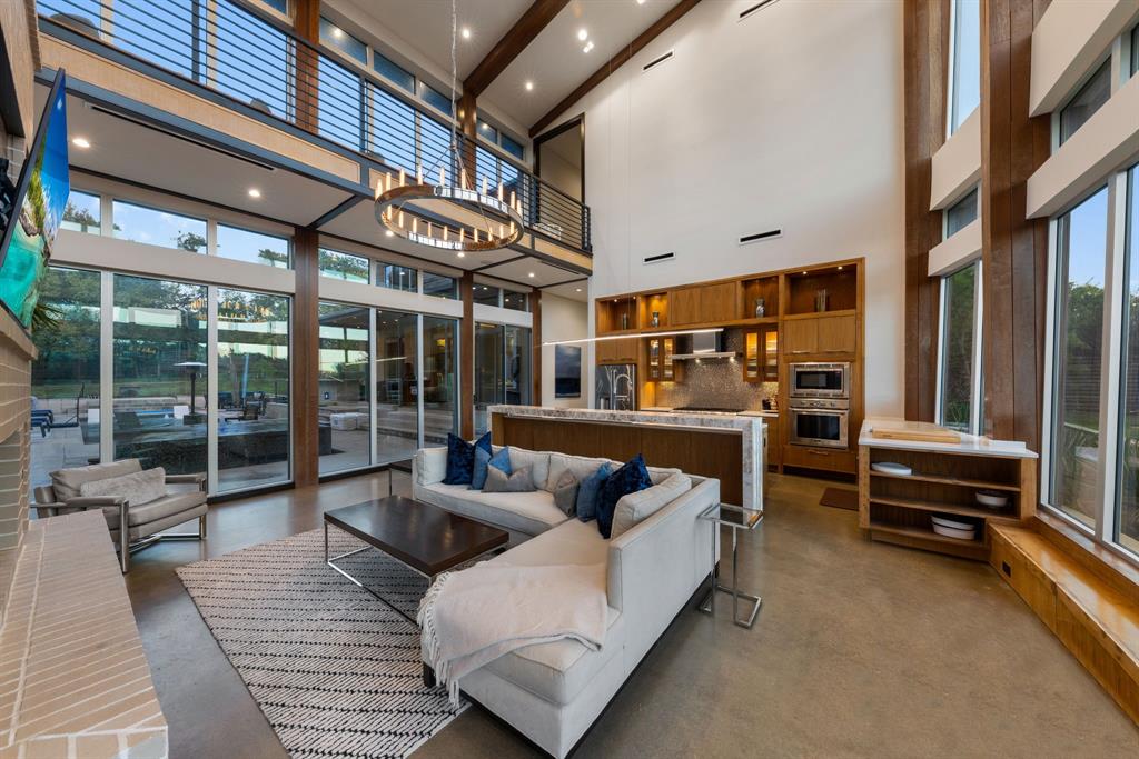 6 Dallas City Bl 6416 - Residential