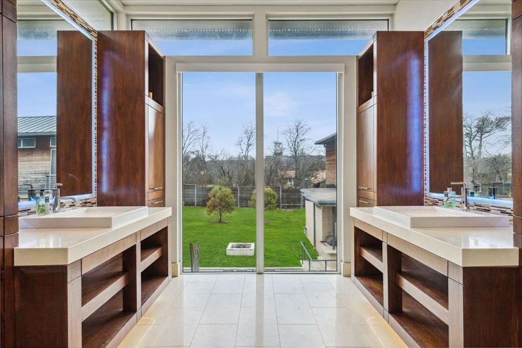 6 Dallas City Bl 6416 - Residential