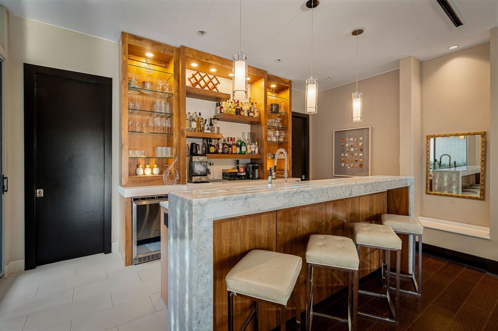 6 Dallas City Bl 6416 - Residential