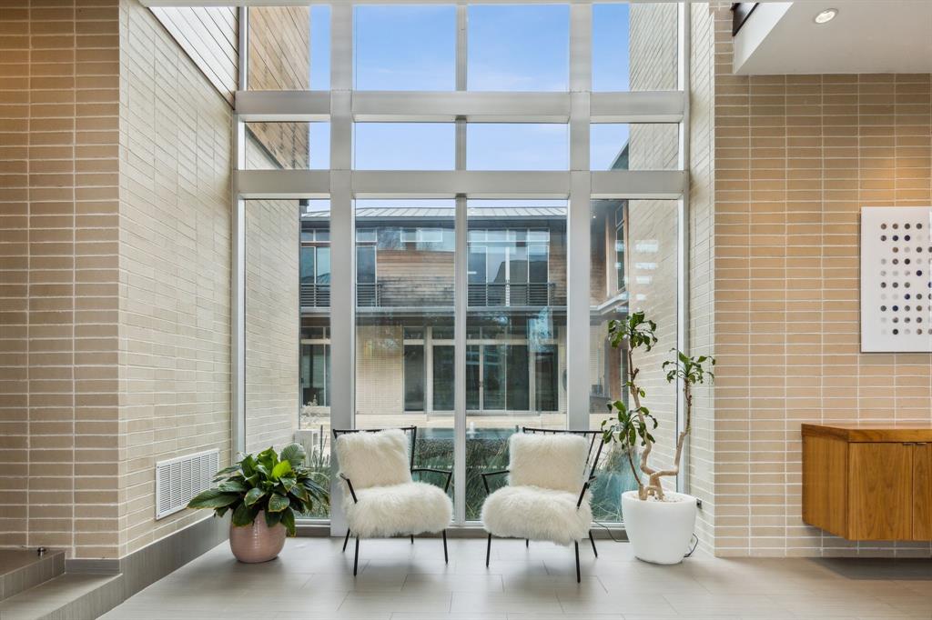 6 Dallas City Bl 6416 - Residential