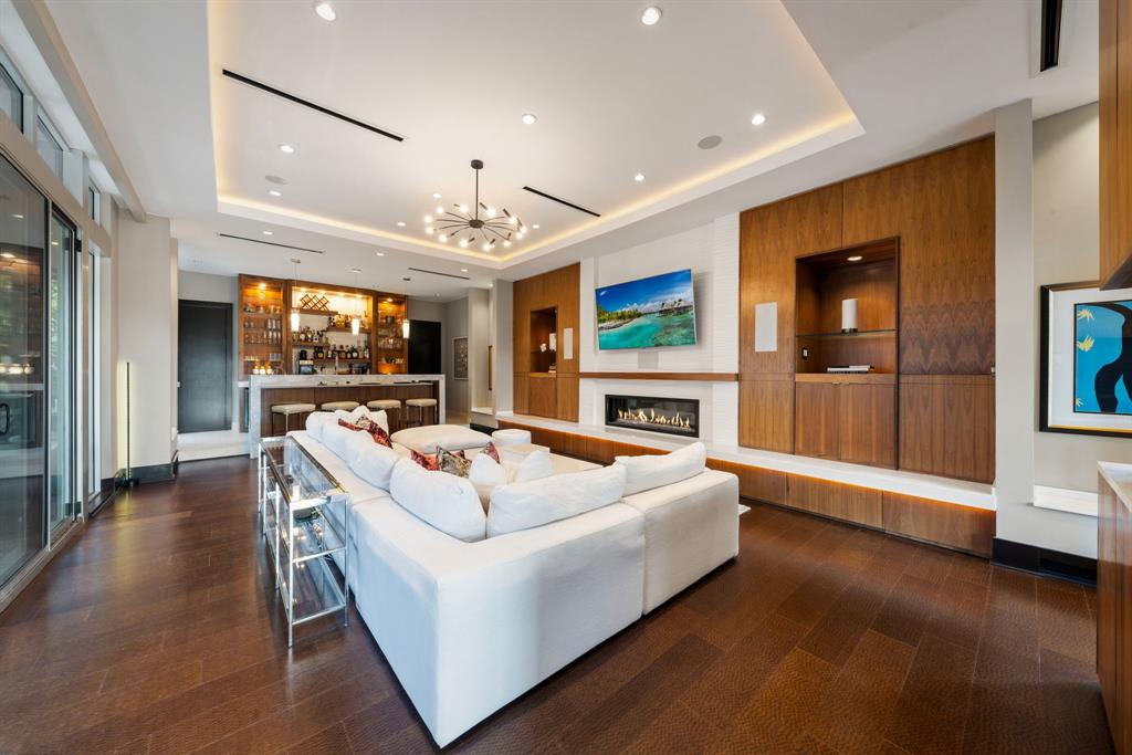 6 Dallas City Bl 6416 - Residential