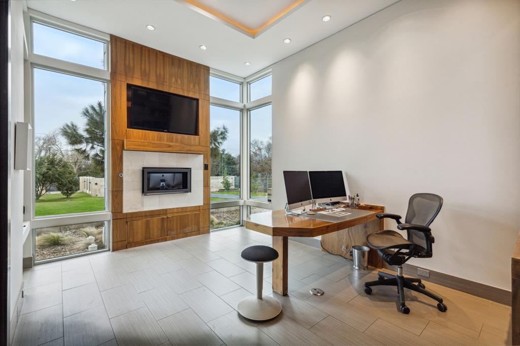 6 Dallas City Bl 6416 - Residential