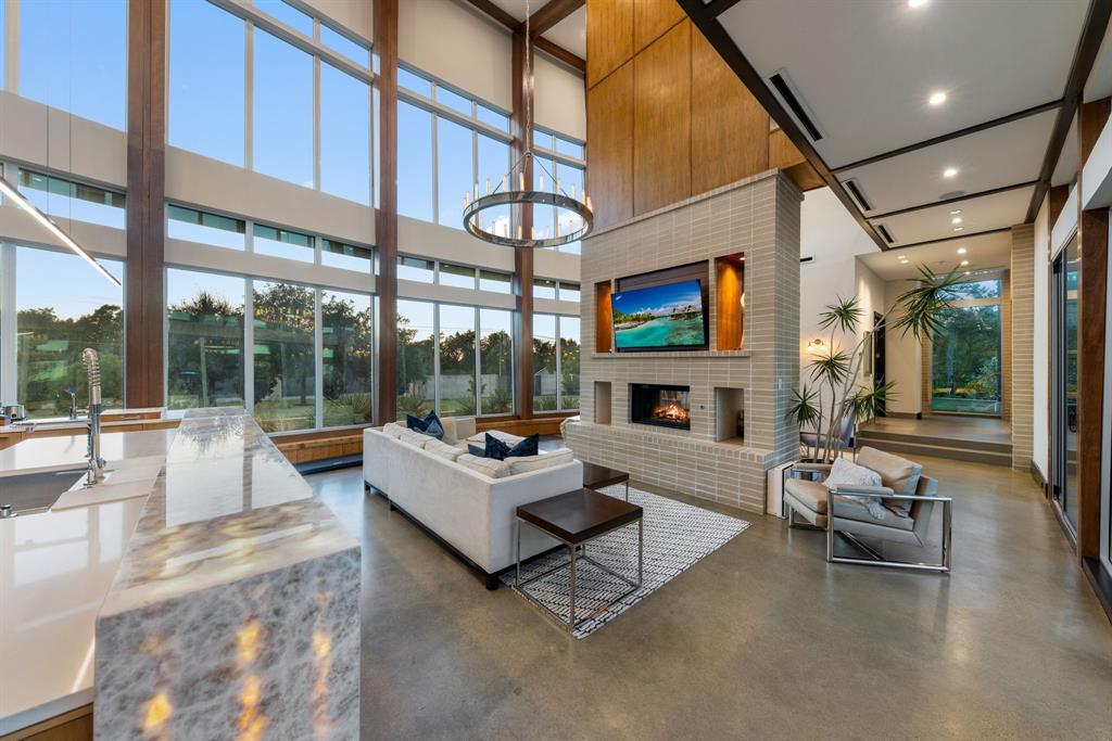 6 Dallas City Bl 6416 - Residential