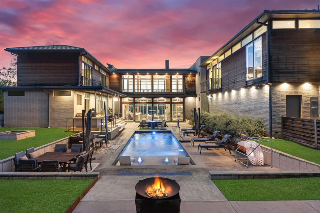 6 Dallas City Bl 6416 - Residential