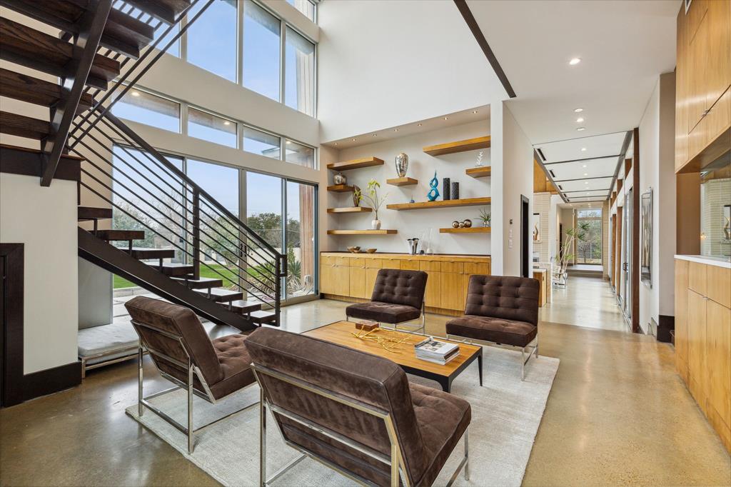 6 Dallas City Bl 6416 - Residential